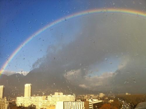 Arc-en-ciel entier sur Grenoble
