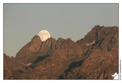 lever de lune sur les 3 Pics de Belledonne
