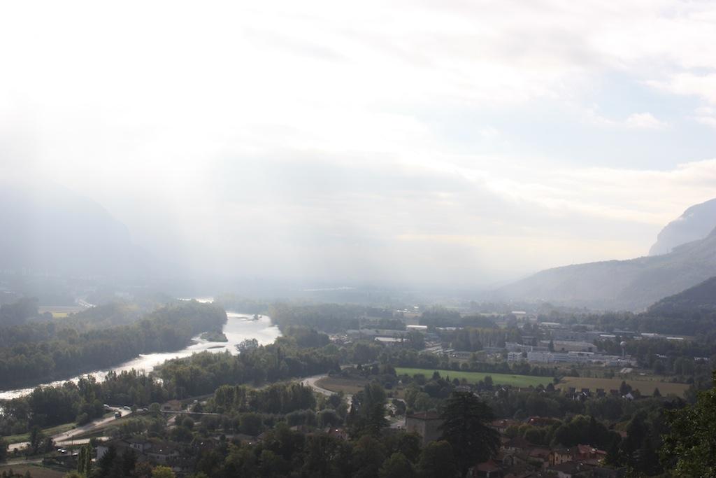 nuages et pollution dans la vallée de l' Isère
