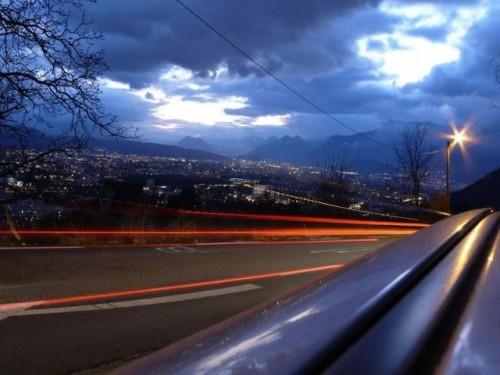 Vue sur Grenoble à la tomber de la nuit