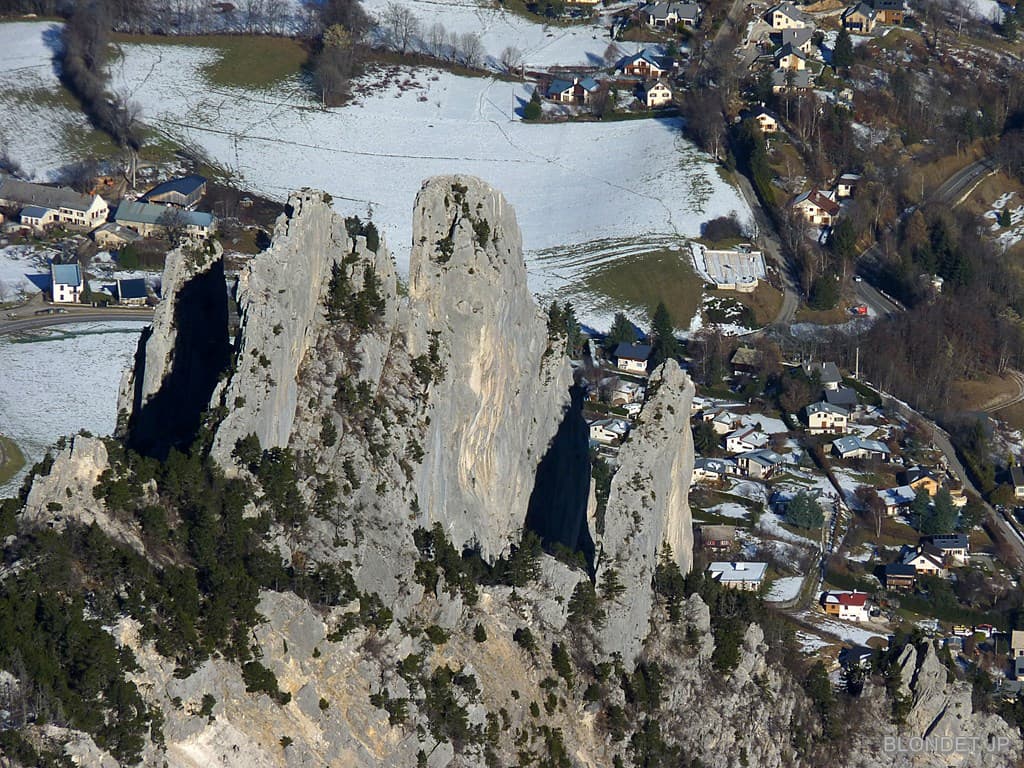 Au-dessus des Trois Pucelles