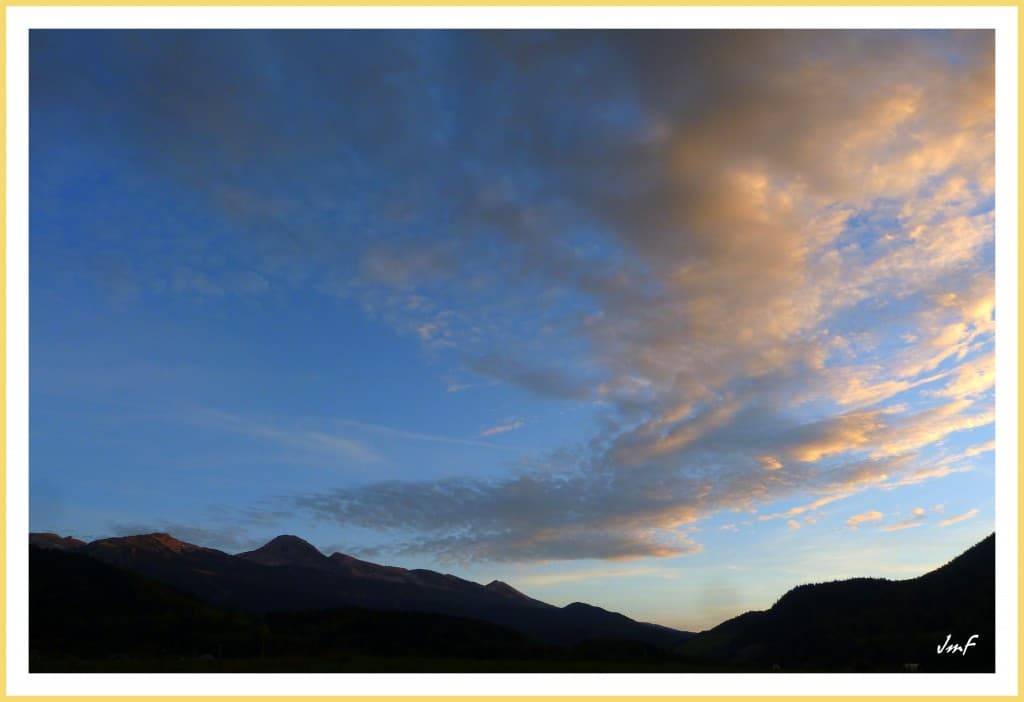 banc de nuages arrivant de l'Ouest