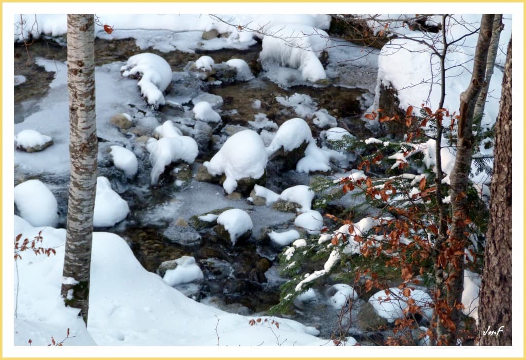 le ruisseau de la Fauge sous la neige