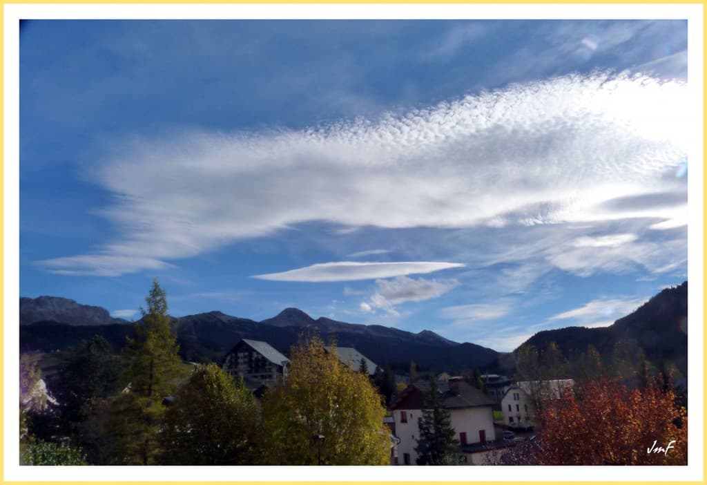 lenticulaires dans un courant de SW