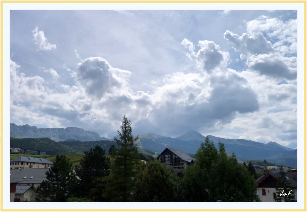 les nuages reviennent par le sud