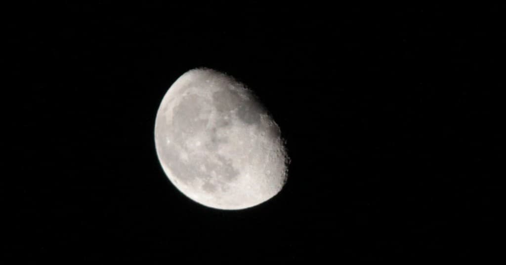 Lune dans un autre aspect (EL)