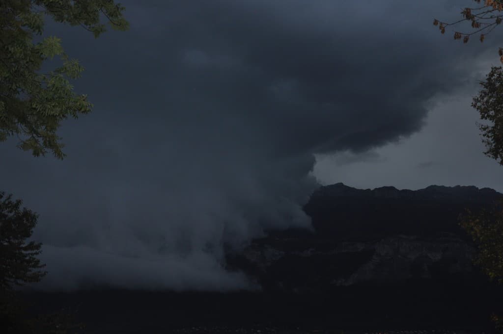 Orage dévorant la Chartreuse....(MG)