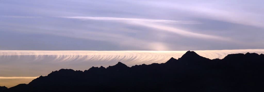 Trace d'avion et Volutes de Cirrus