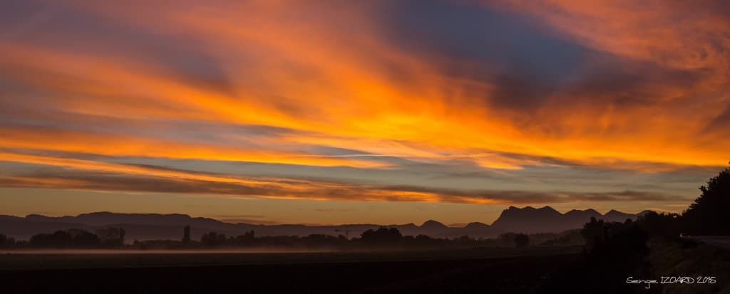 Levé de soleil en valée de Drôme - Les 3 becs