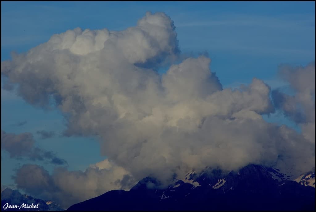 Gros cumulus sur Belledonne