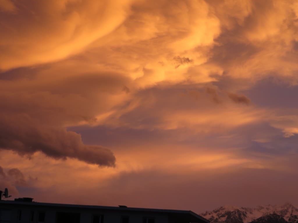 lever de soleil sous les nuages 
