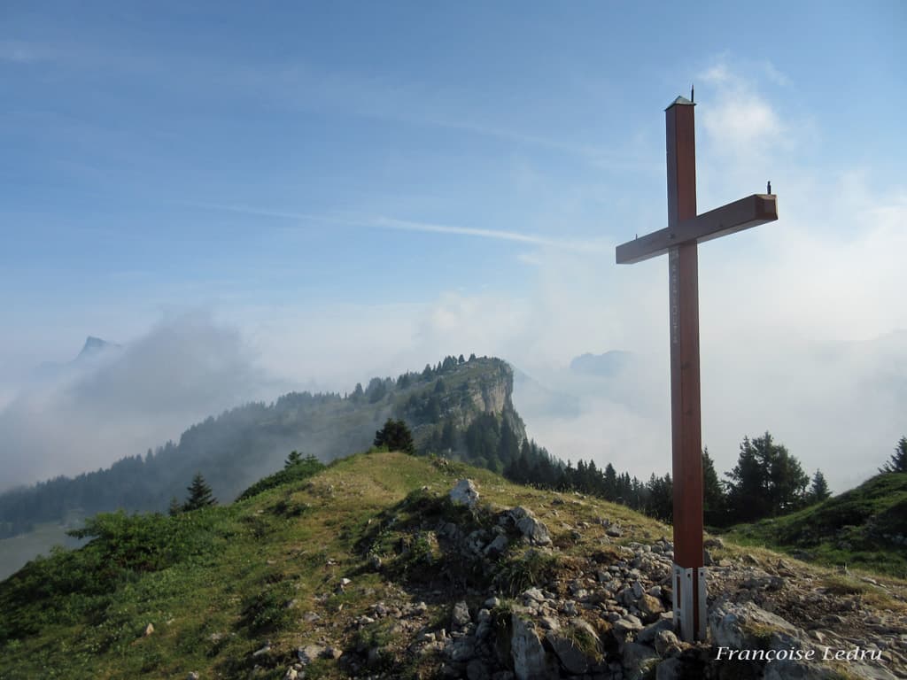 Sommet du Pravouta avec sa nouvelle croix