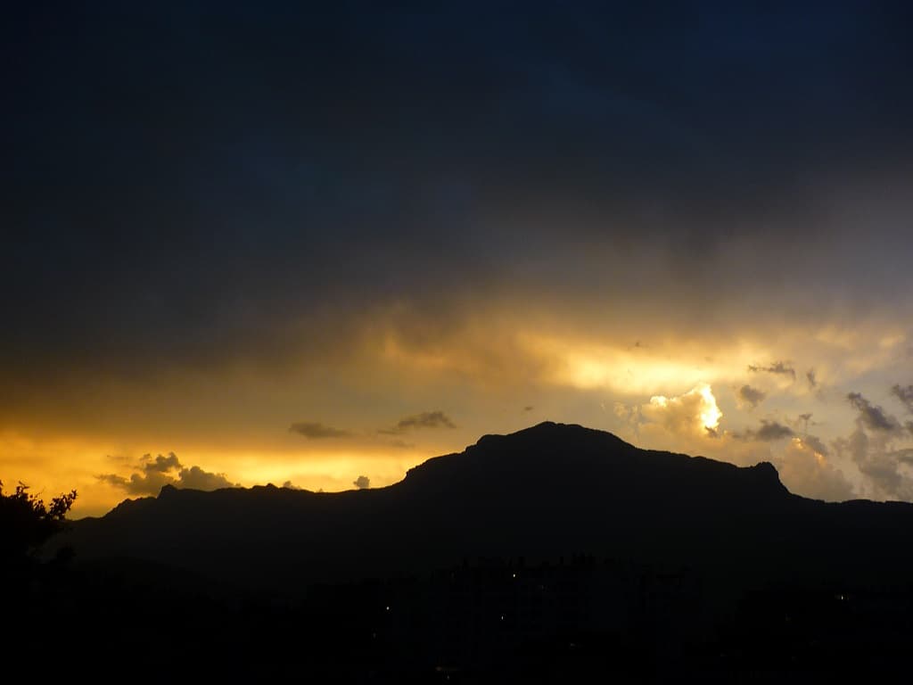 Coucher de soleil orageux