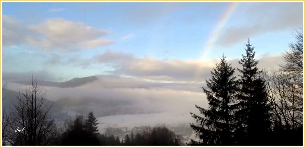 brume et arc en ciel