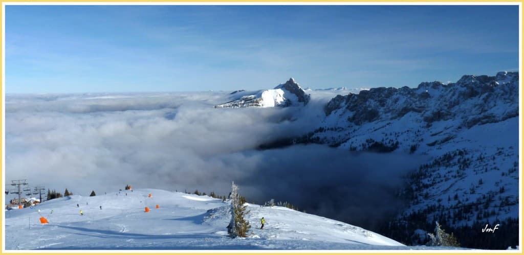 mer de nuages en dessous de 1500 m