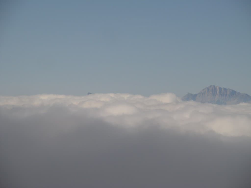 Mont Aiguille et Grand Veymont émergeant