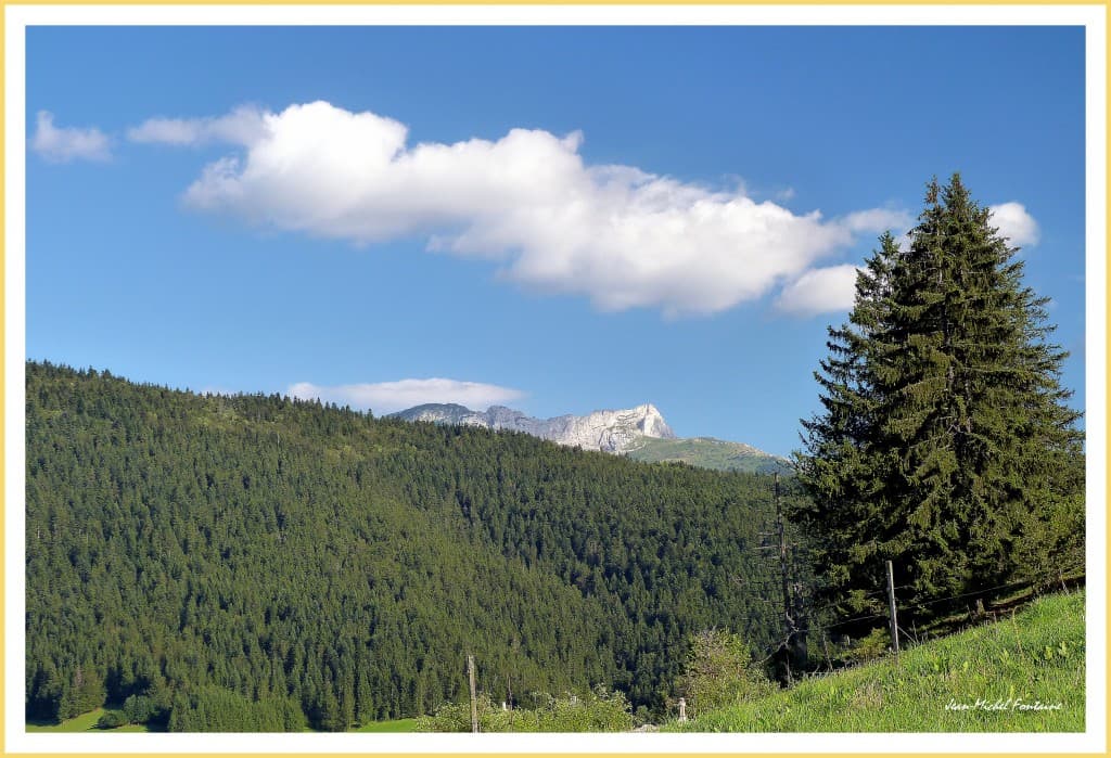 vue sur le Roc Cornafion depuis Méaudre