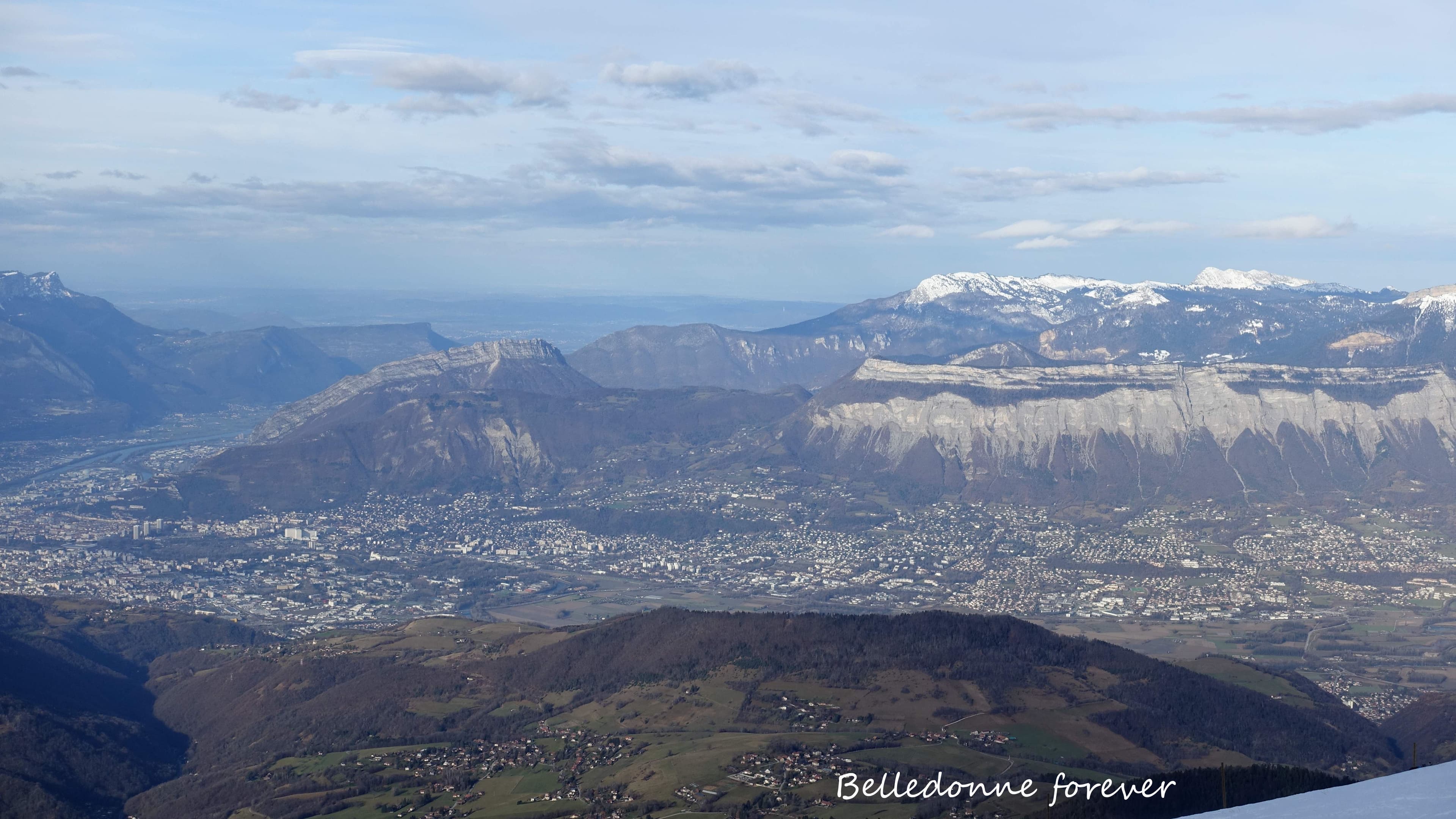 Fort recul de la neige avec la douceur et le vent de sud A.P.