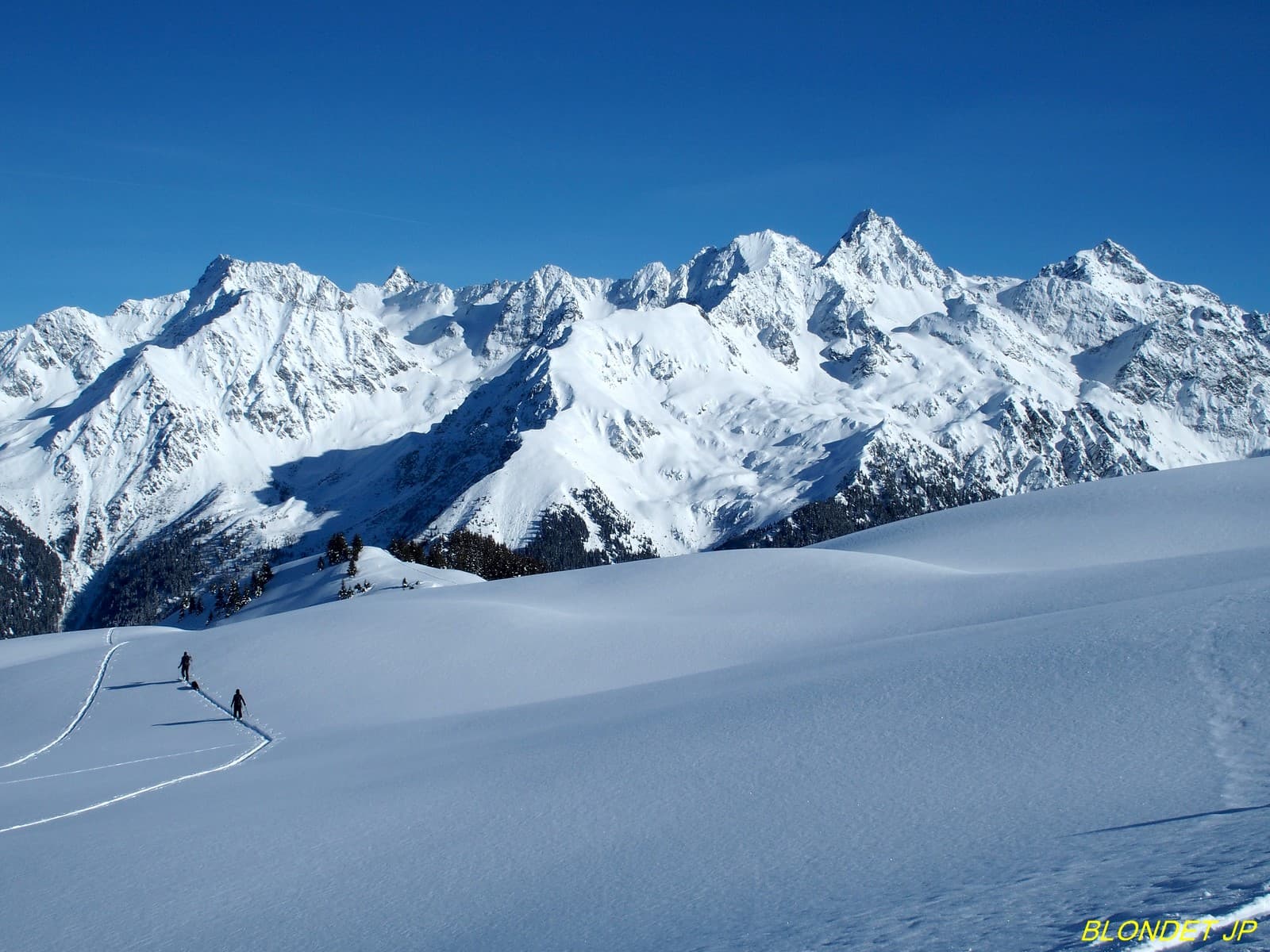 Chaîne de Belledonne vue de la montagne des Fanges