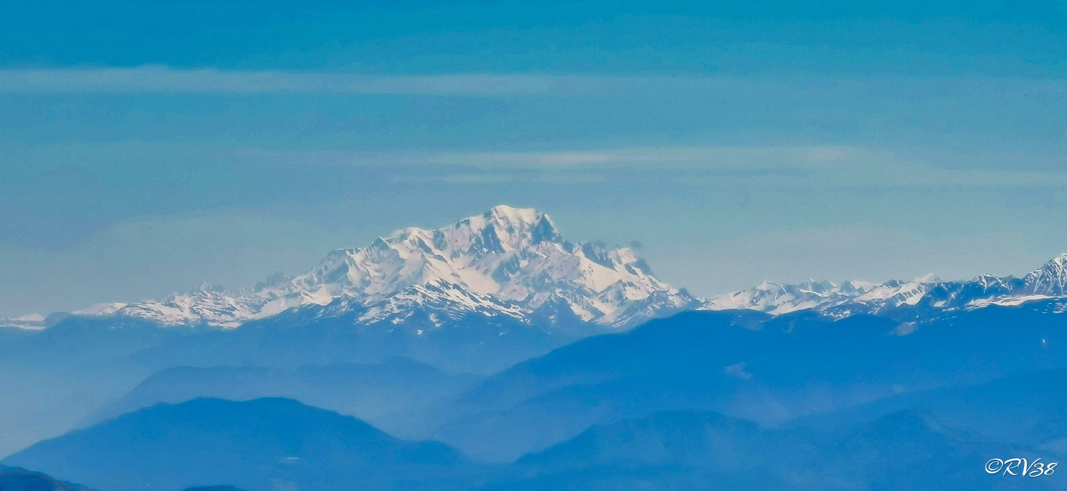 Zoom depuis le Moucherotte sur le Mt Blanc à 130 km à vol d'oiseau.