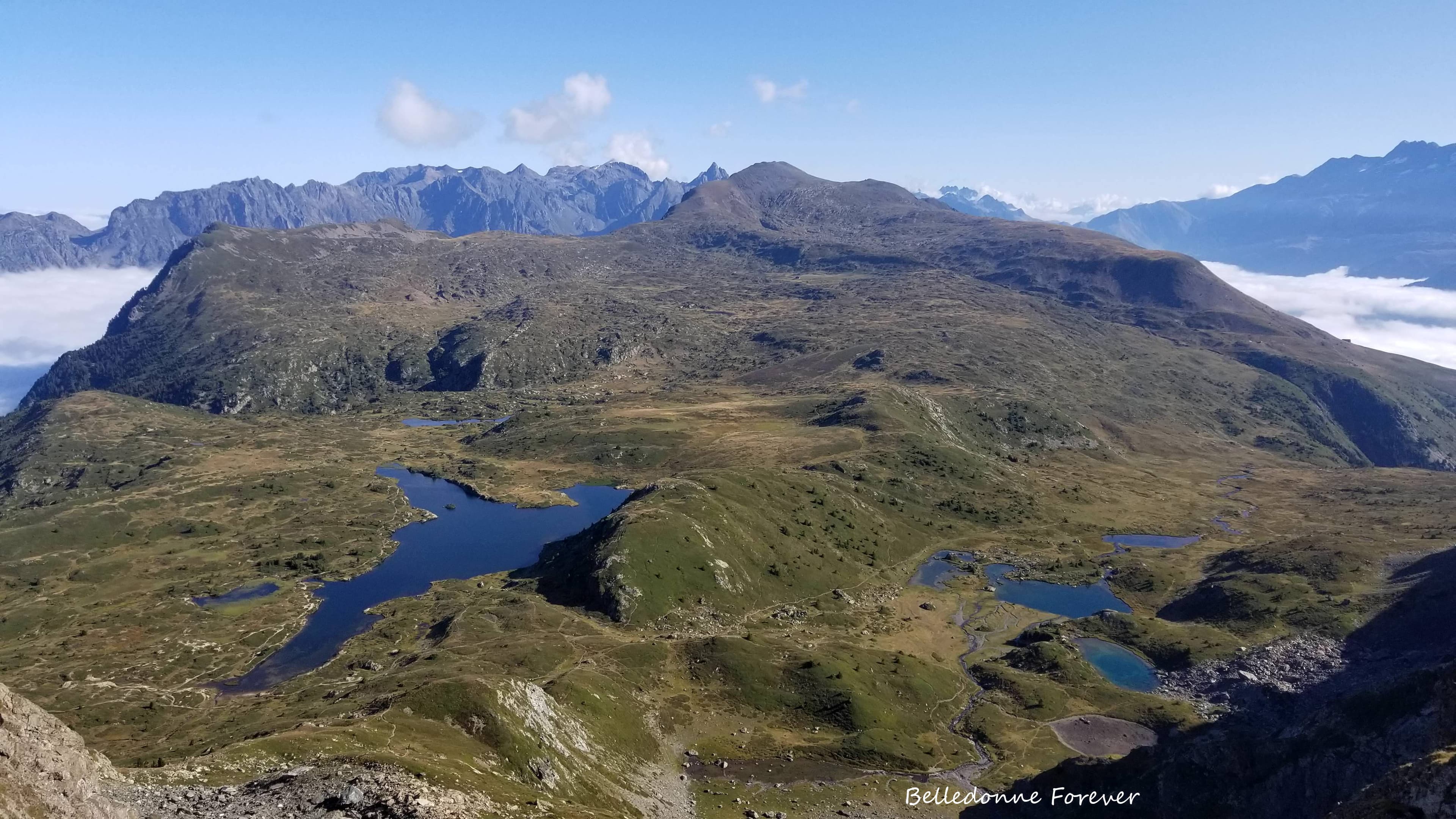 Le matin La chaine de Belledonne est bien dégagée, vue sur le lac Fourchu A.P.