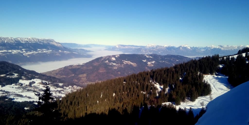 Brouillard froid en vallée, tenace