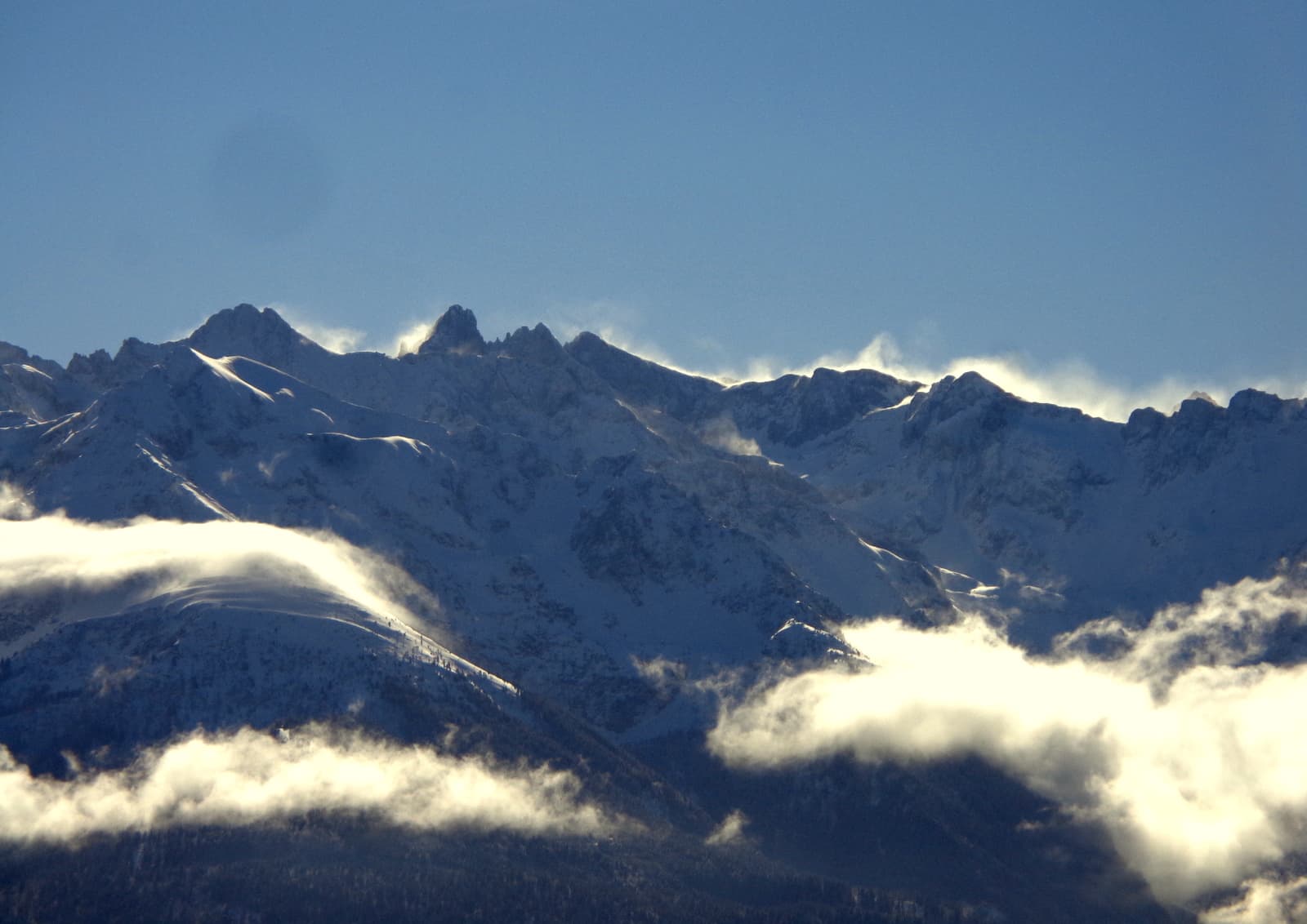 sommets de Belledone ventés après une nuit de neige