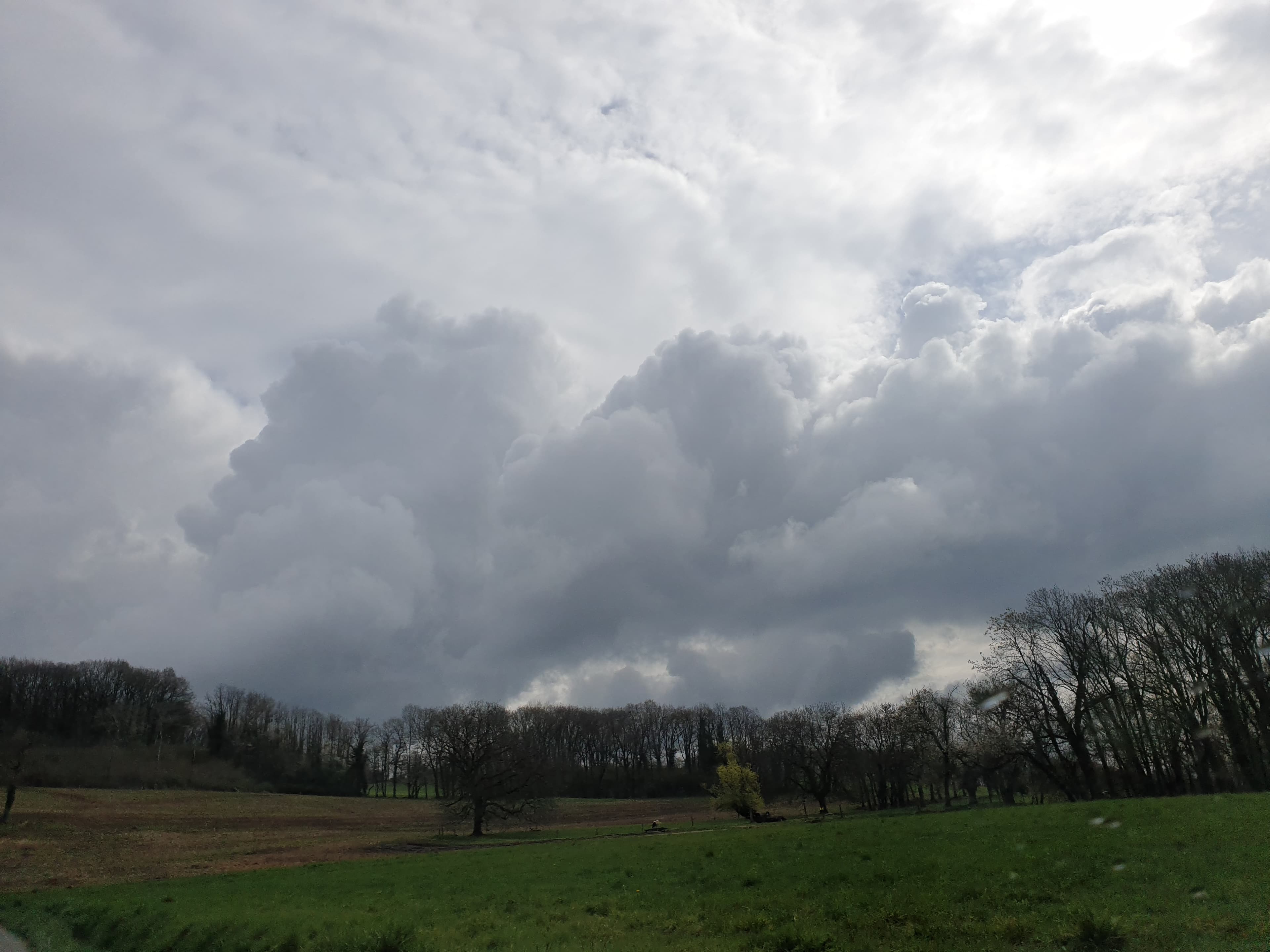 Déchaînement impressionnant dans le ciel