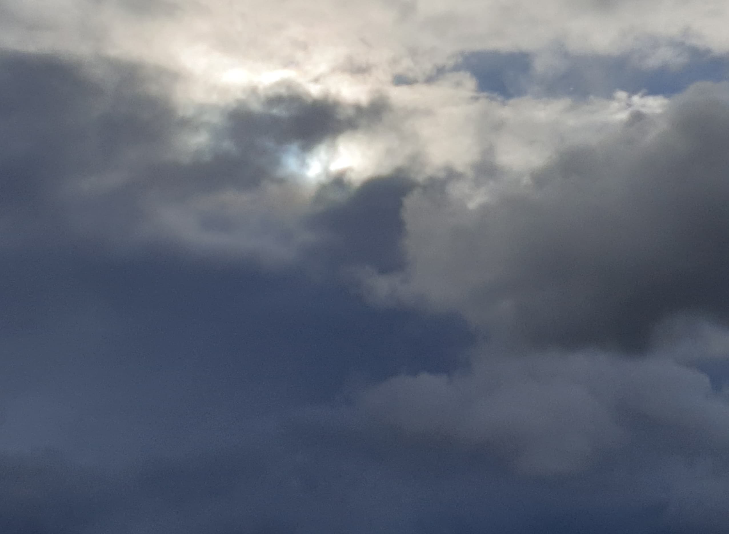 Ciel changeant très rapidement, avec de fortes rafales à la clé