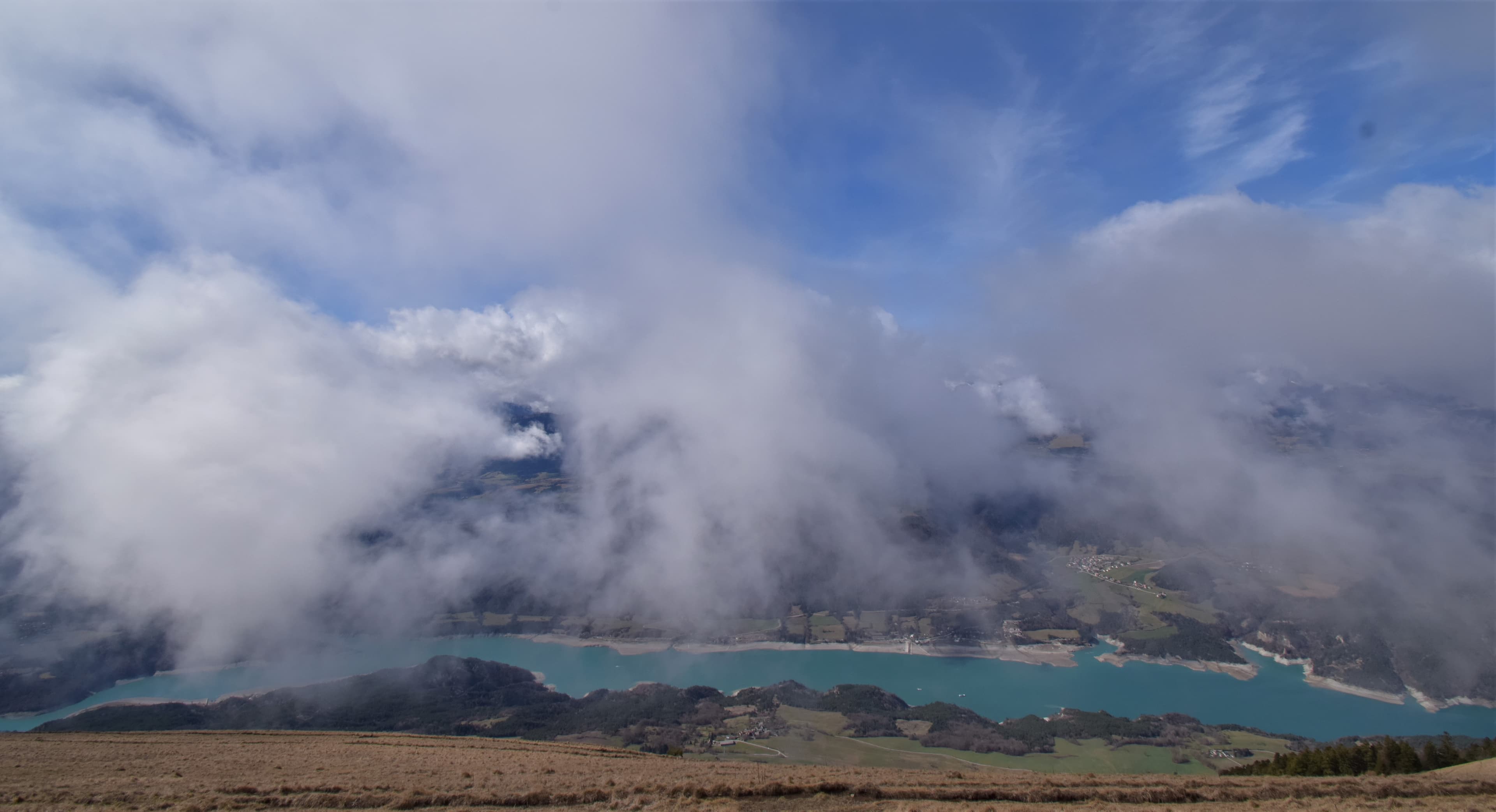 Lac du Monteynard et nuages en vrac