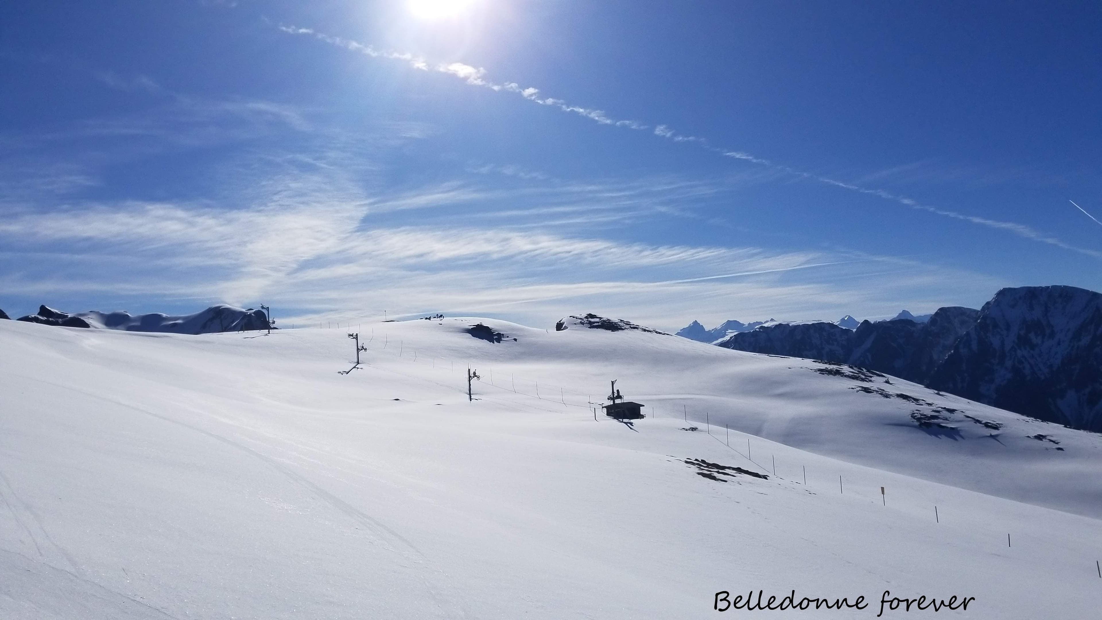 Gros déficit de neige cet hiver sauf depuis la fermeture de la station - c'est beau une montagne sans bruit A.P.