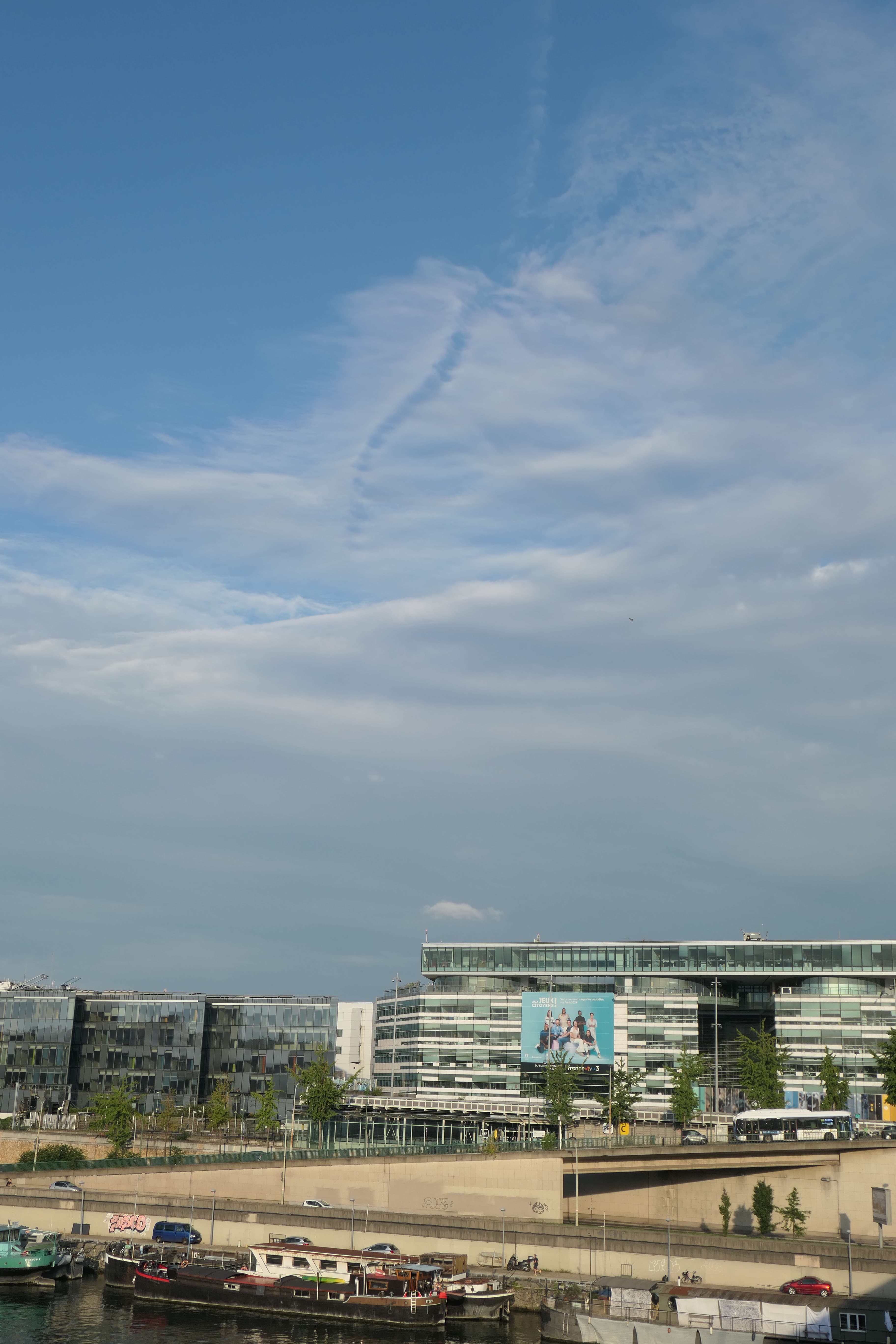 Ombre de trainée d'avion pommelée