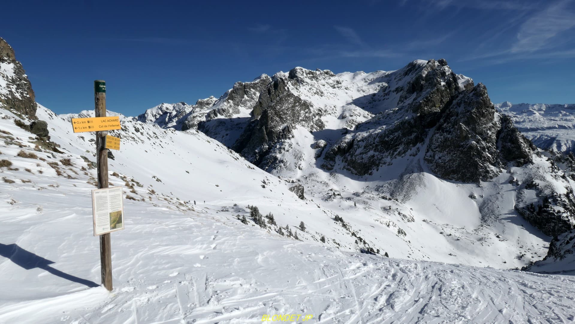 Les Vans vus du col de la Botte