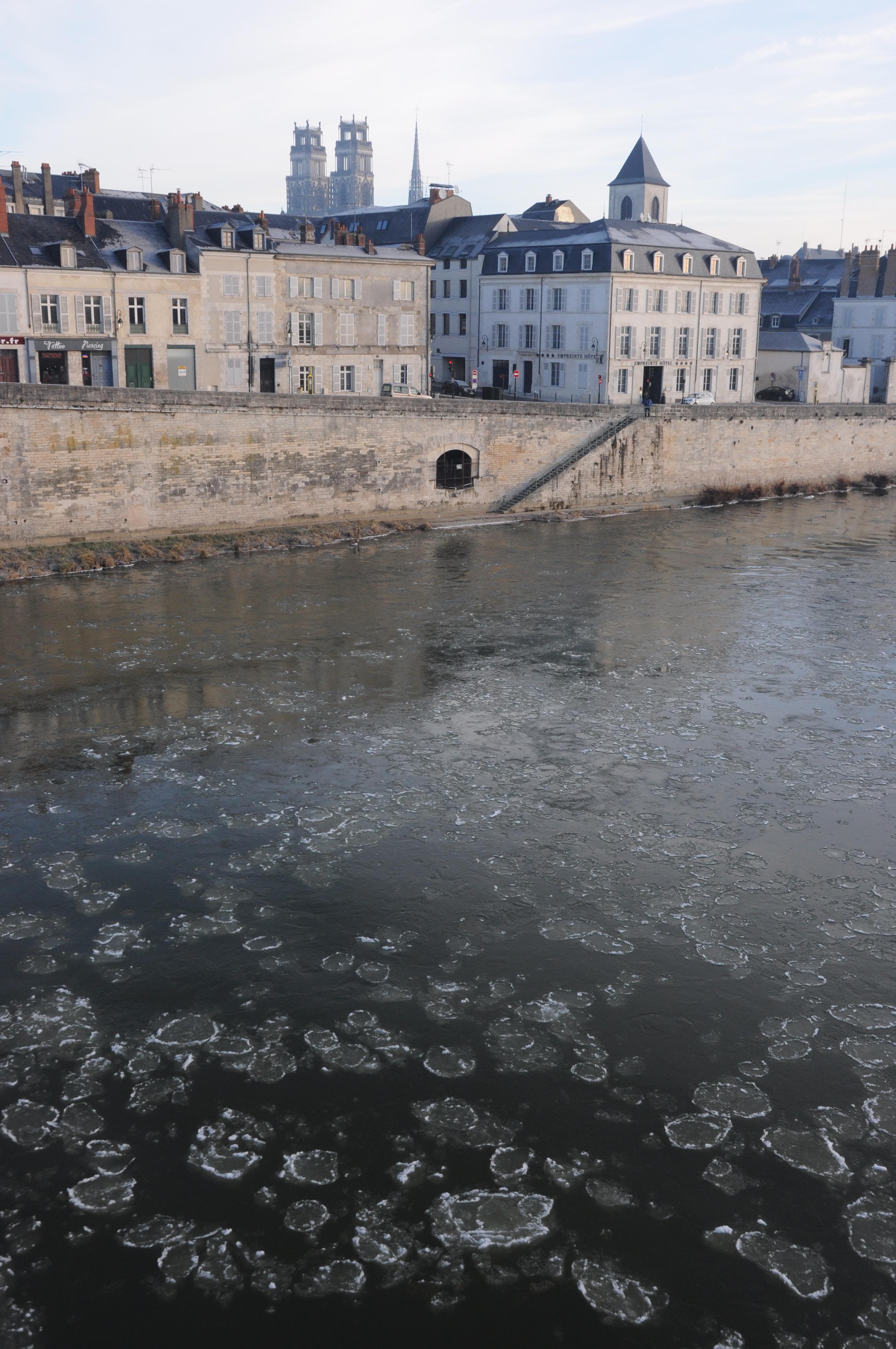 Glaçons un matin d'hiver à Orléans