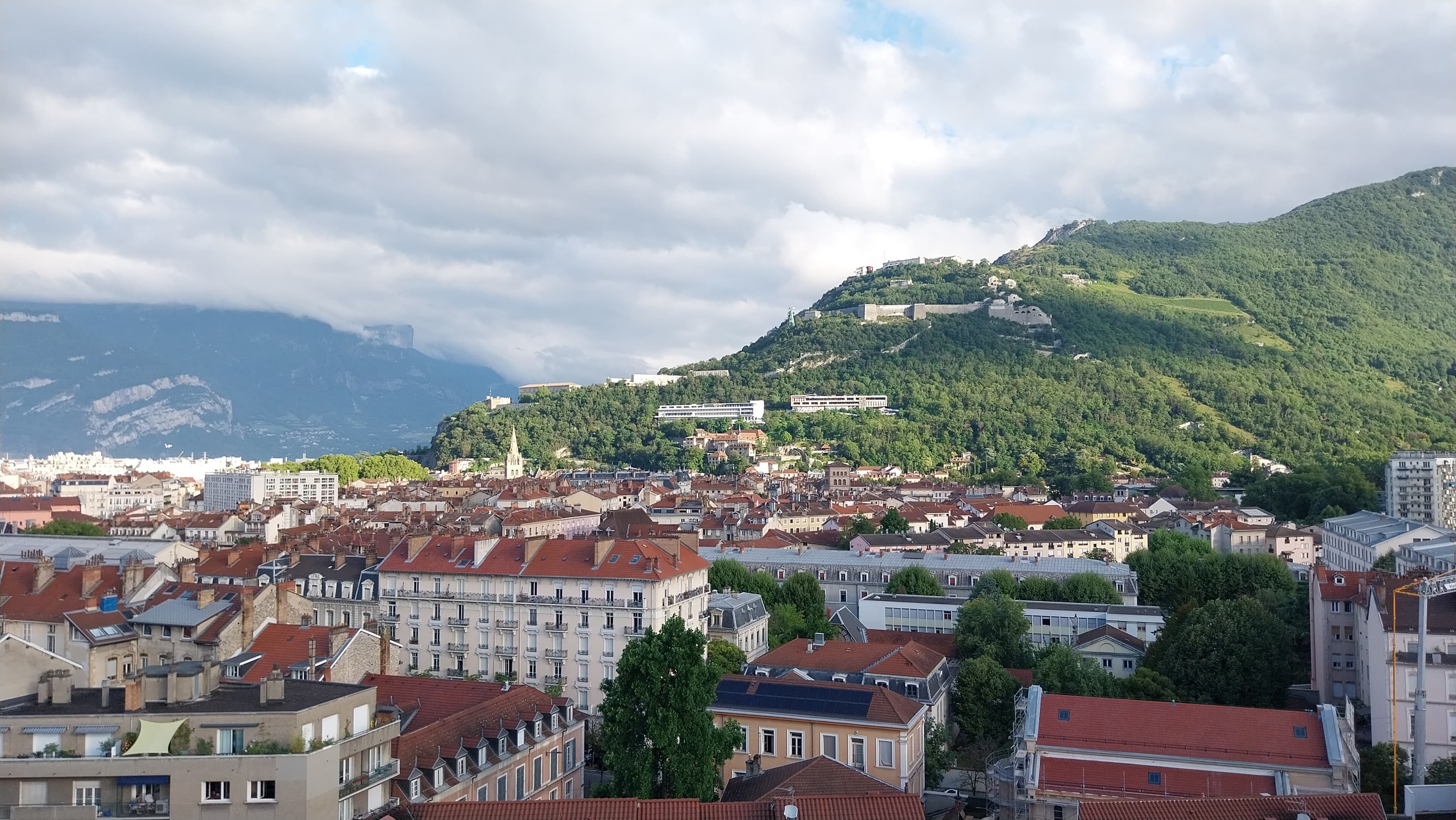 Le soleil revient à Grenoble ce matin