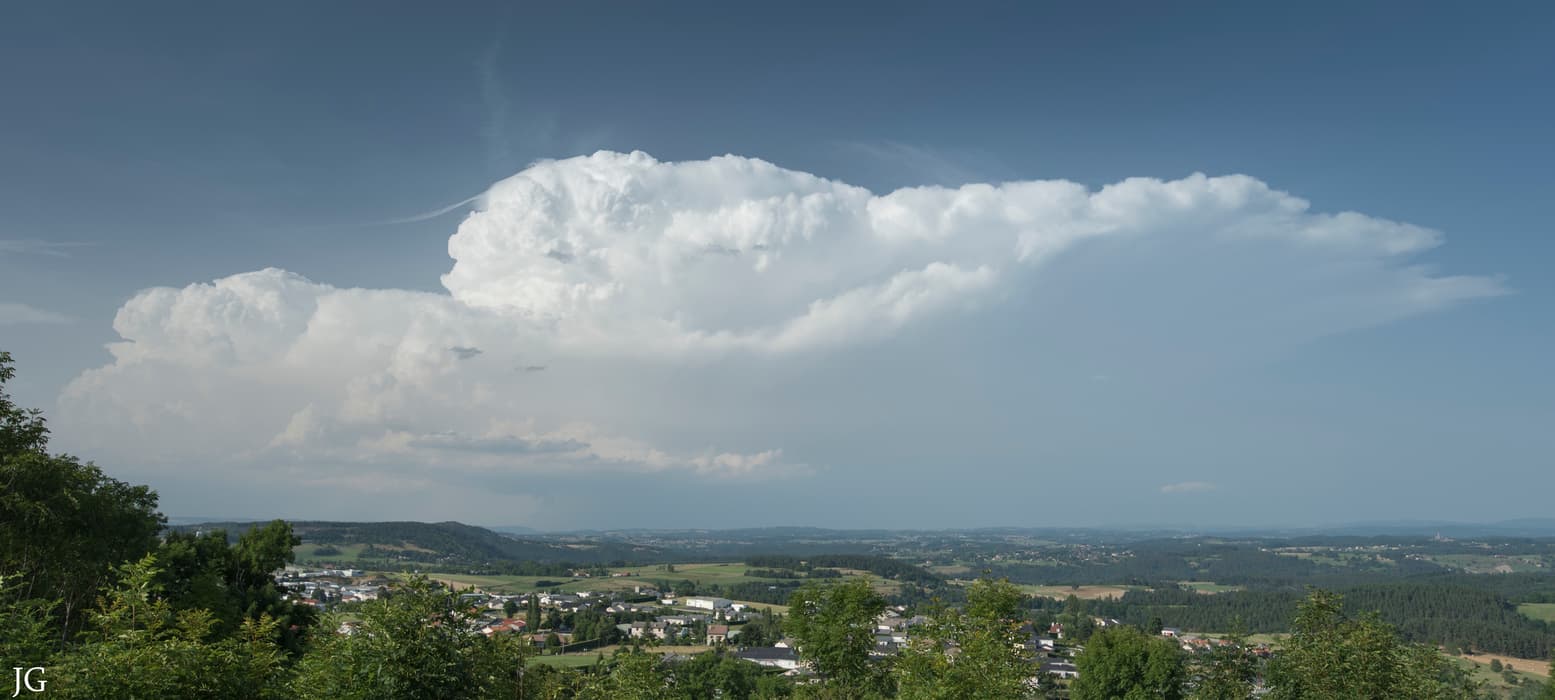 Image d'illustration pour Phénomènes orageux - le cumulonimbus