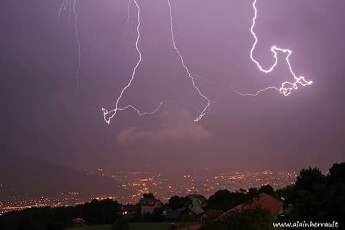 Eclairs intra-nuageux 