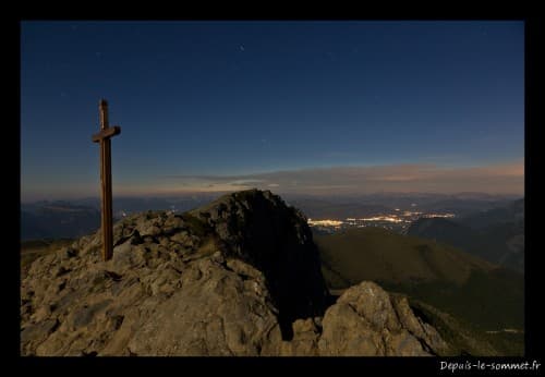 Nuit étoilée sous la pleine Lune