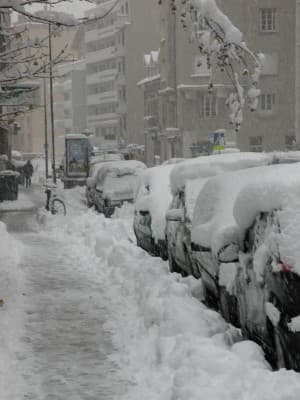 Rue submergée par la neige !