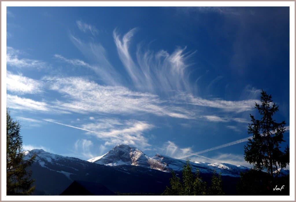 beau ciel après la chute de neige