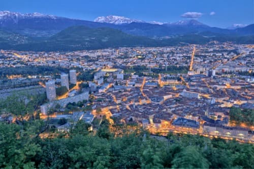 Grenoble, de nuit - traitement HDR