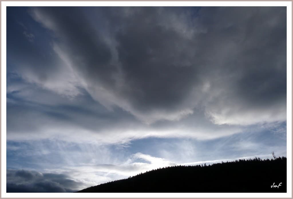 le ciel se couvre à nouveau par l'ouest