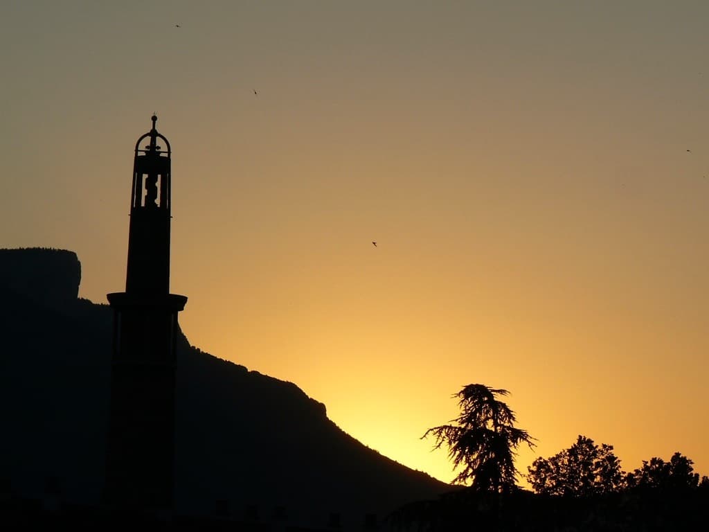 Soleil couchant et Tour Perret à 21h10