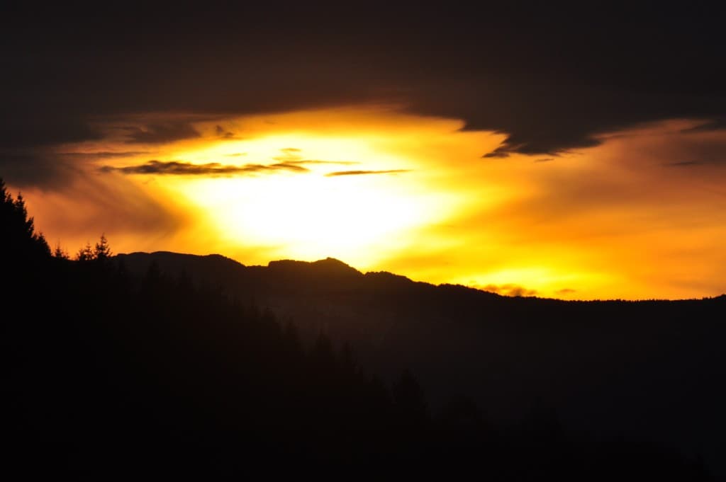 Soudain le ciel s'embrase....