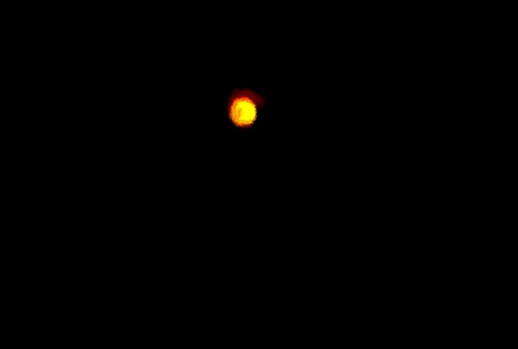 BOULE ROUGE DANS CIEL ( DENT DE CROLLES )