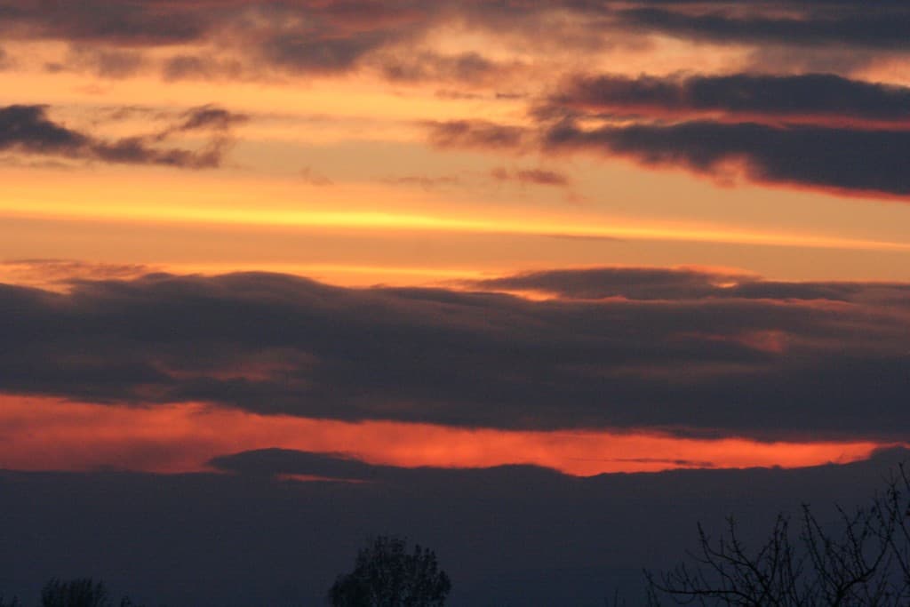 Ciel d'été sur un temp d'automne(N.M)
