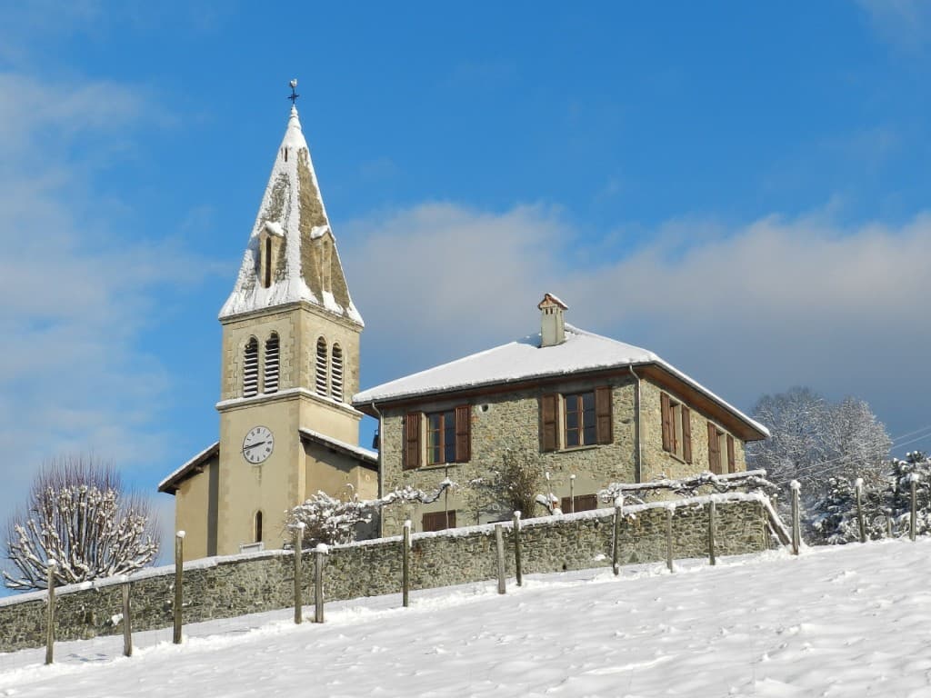 Eglise et Mairie de Venon (38)
