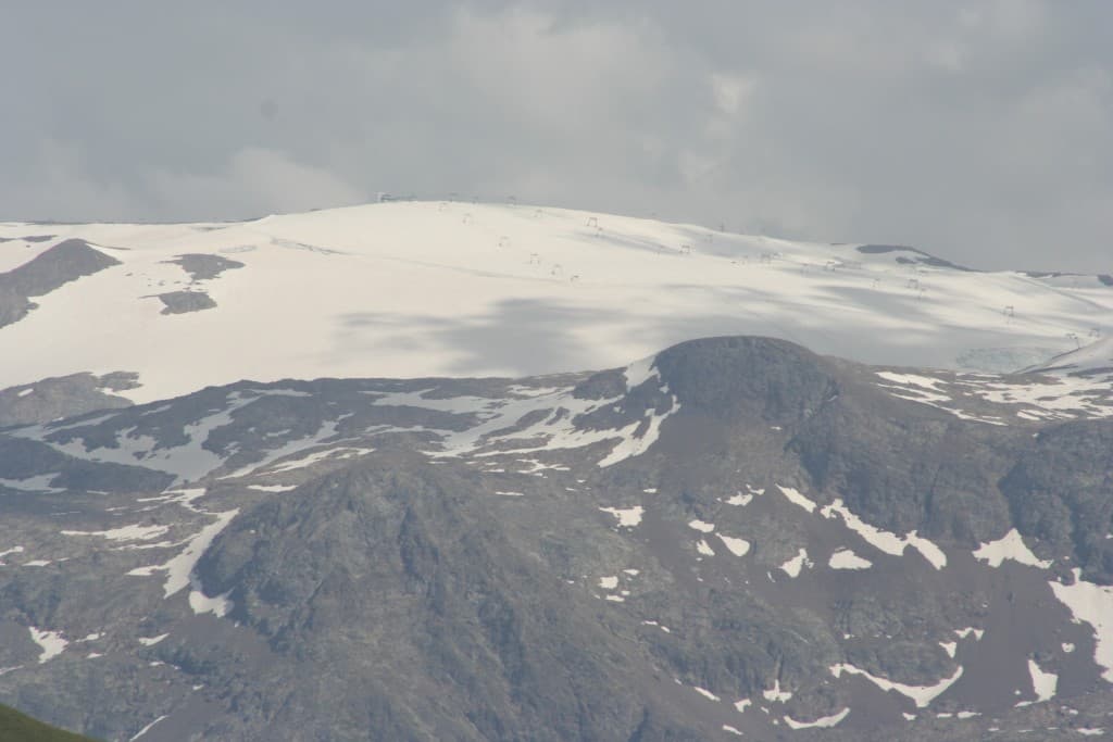 Le pic blanc toujours enneigée(N.M)