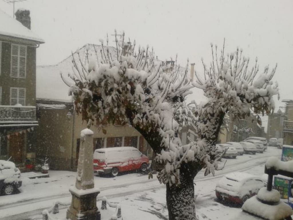 place de mens sous la neige 