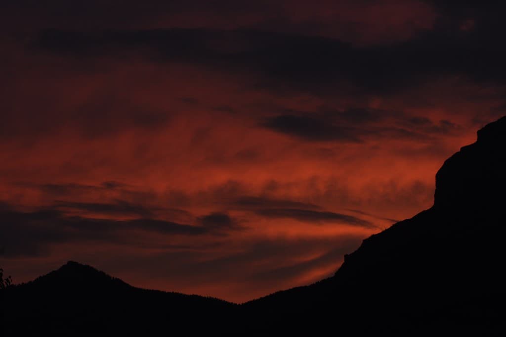 Soleil rouge au dessus du bec Charvet.
